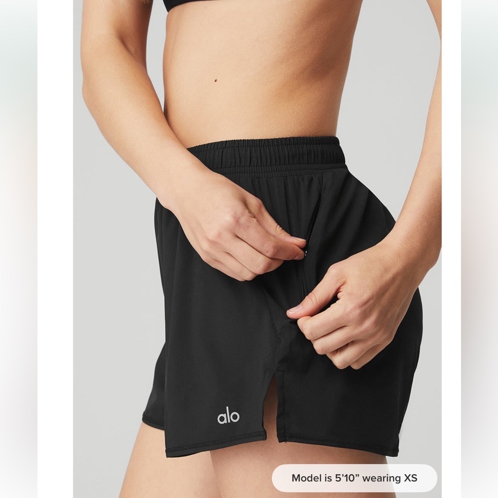 ALO Yoga - Strade Shorts - Black - XS